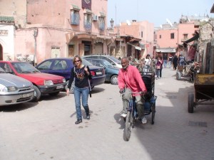 CAMINO AL RIAD TCHAIKANA transporte de las maletas