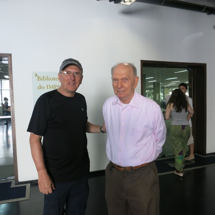 Frente a la Biblioteca del IMPA