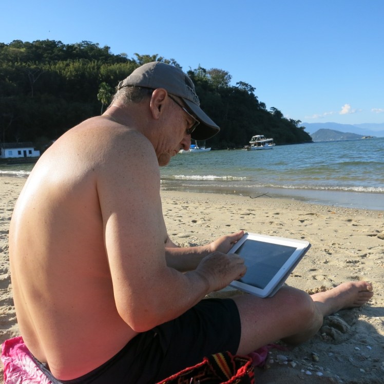 Playa en Paraty, haciendo esta crónica