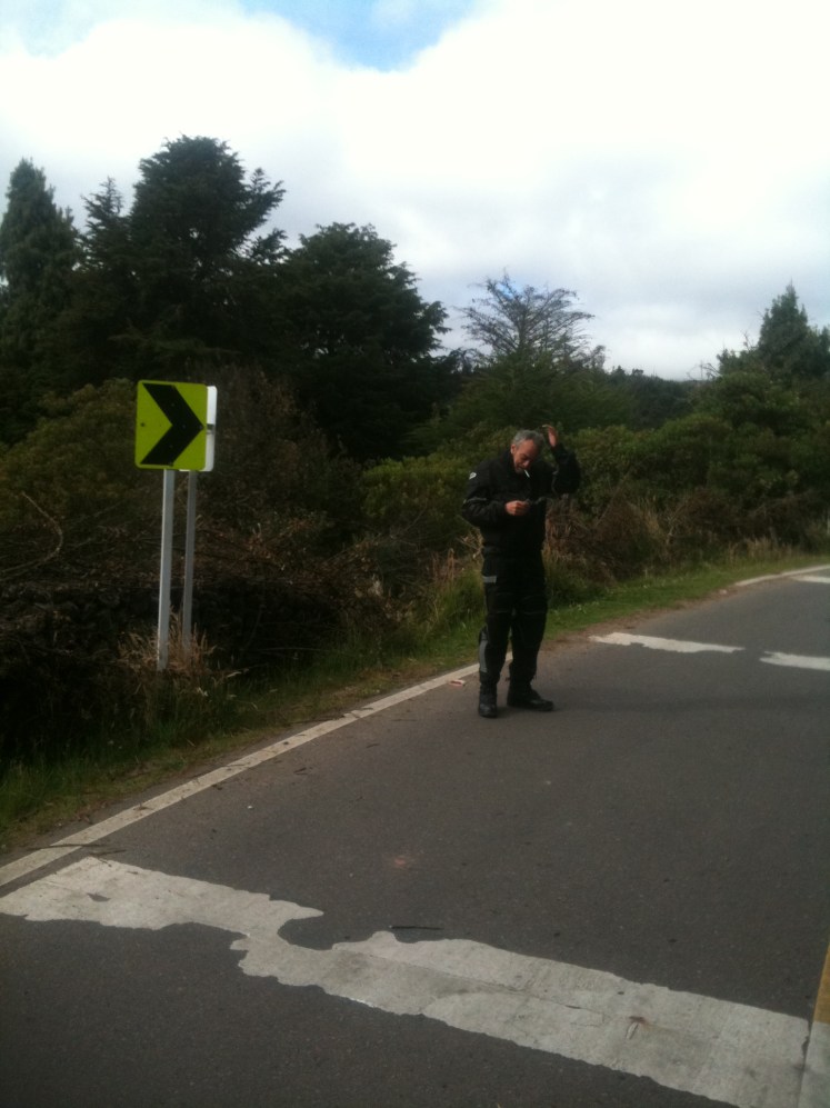 Nicolás atendiendo un Pielrrojita en El Hato