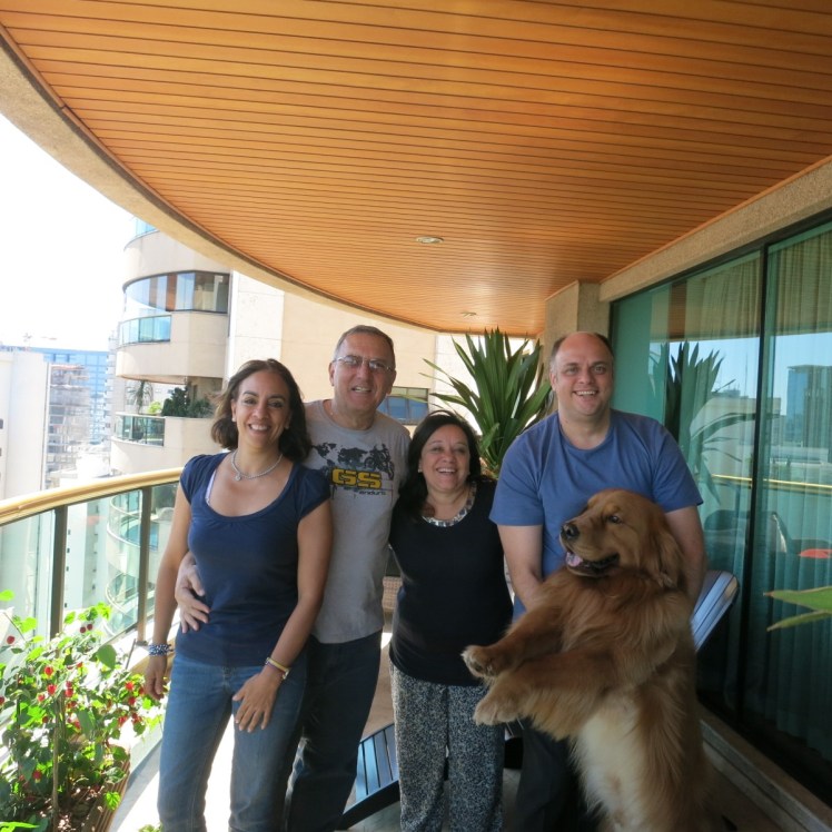 Con Teresinha y Andre en la terraza de su apartamento