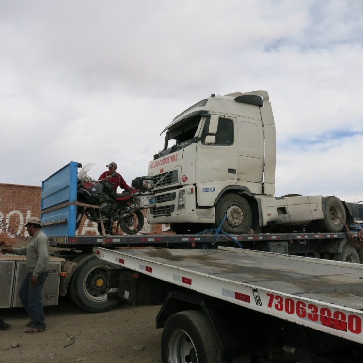 Camion Camabaja con el otro accidentado