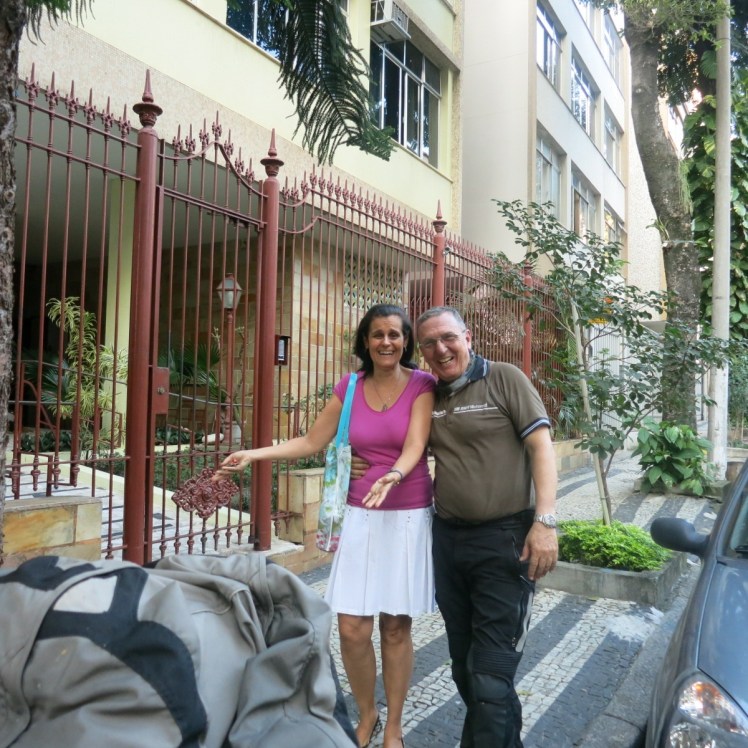 Llegando al apartamento de mi amiga Monica