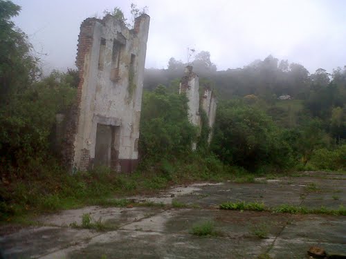 Casas que se resisten a caer