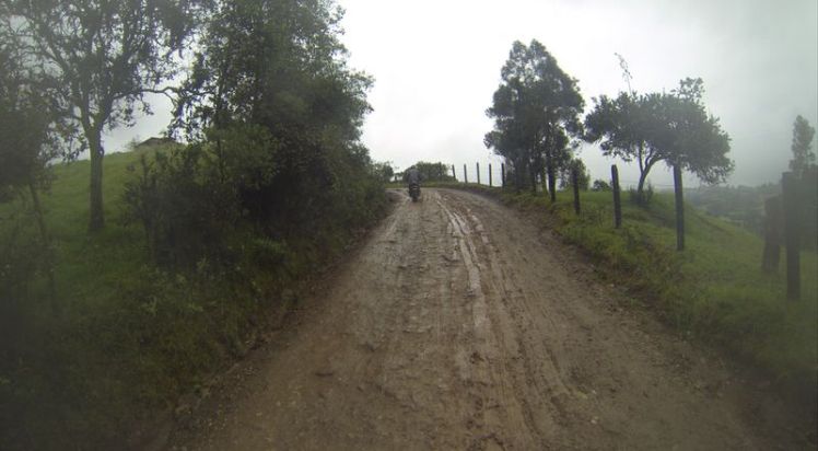 La lluvia complica algunos pasos