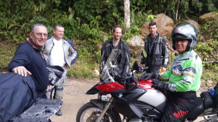 3 Viajeros pasando ya al calor