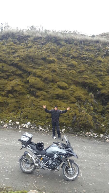 Hernando estrenando BMW y extasiado en el Paramo
