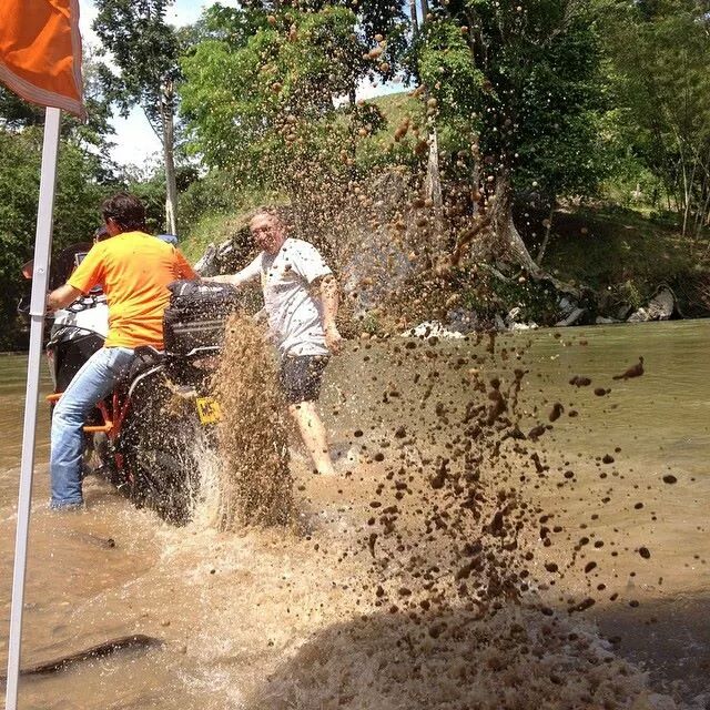 KTM en el Rio Corcorná