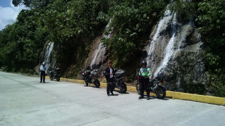 Caidas de agua en el camino