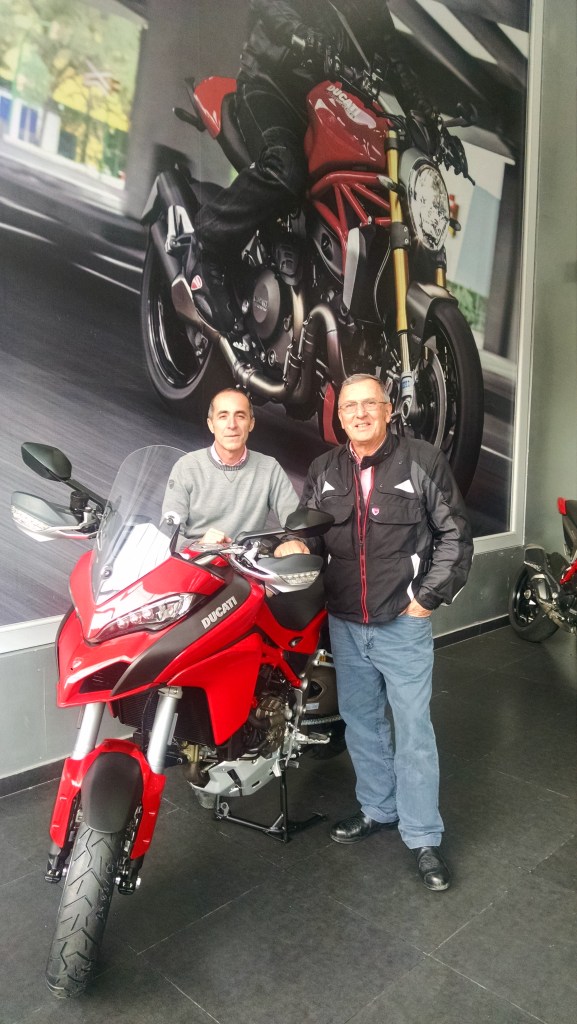 Vitrina Ducati Bogotá Cra 15 # 100-50