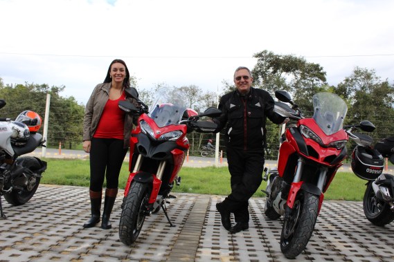 Gloria García, el cronista y la Embajadora Roja