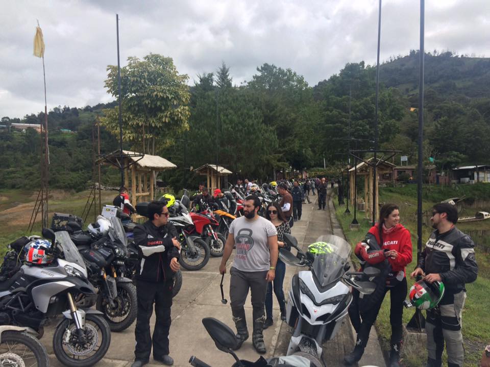 El Embarcadero (De abajo hacia arriba) Foto de Roberto Zuleta